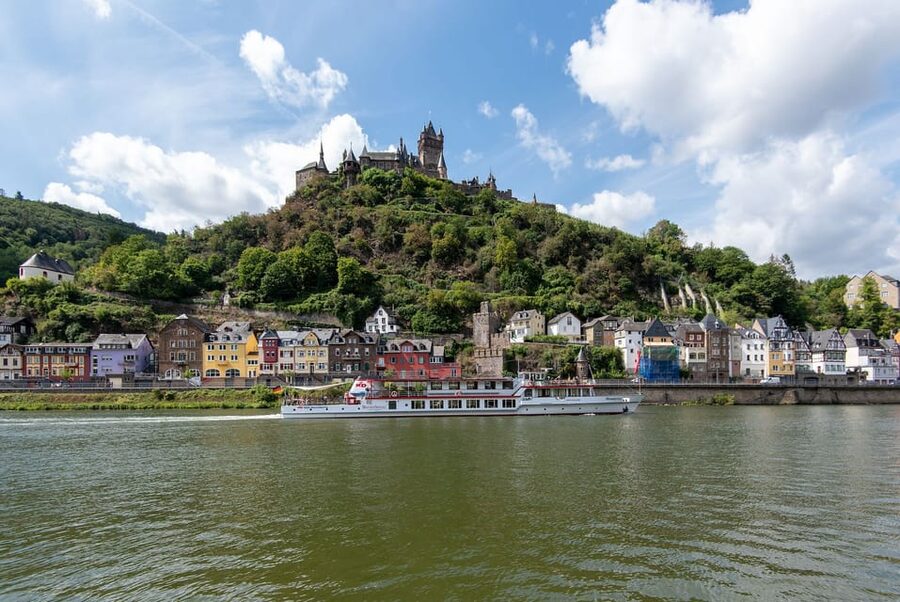 Cochem: KD Panoramic Evening Cruise on the Moselle River - The DJ and Open-Deck Mood