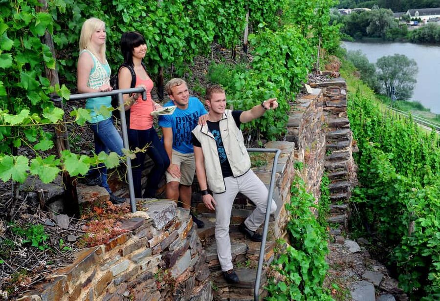 Cochem, Moselle: Wine experience hike with boat trip - Boarding the boat at Cochem