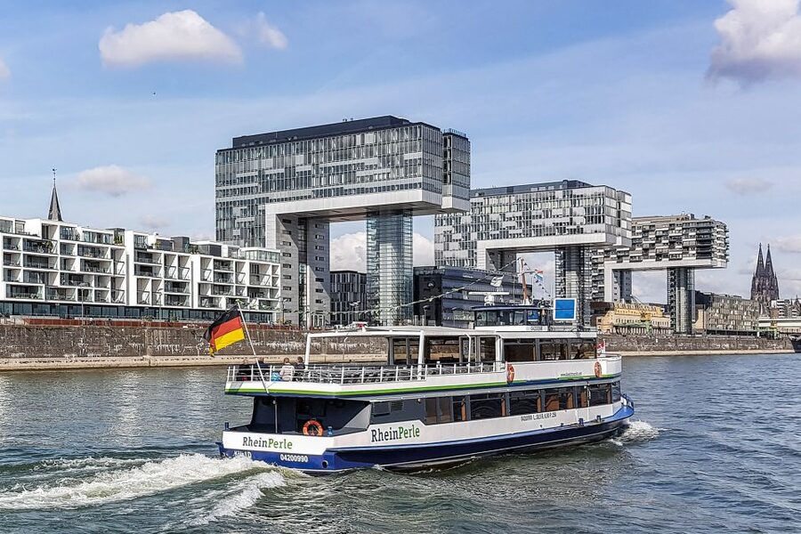 Cologne: Top Sights Rhine River Cruise - Skyline Tour - Seating, food, and the practical comfort factor