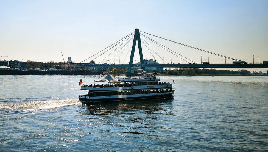 Cologne: Top Sights Rhine River Cruise - Skyline Tour - From Konrad-Adenauer-Ufer to the Cathedral
