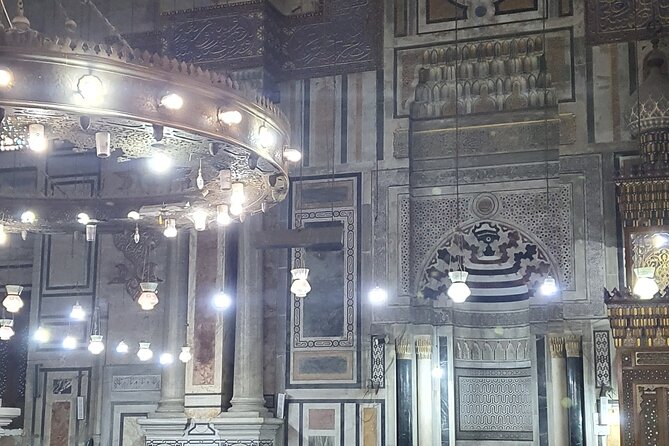 Coptic Cairo, Mosques , sailing on Nile and Bazaar Private Tour with Lunch - Moez Street and the feel of medieval Cairo