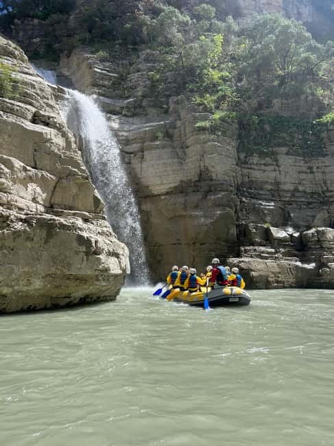 Çorovoda: Osumi Canyon Rafting/River Tubing Tour - Photos, lunch, and the return to Hotel Guri