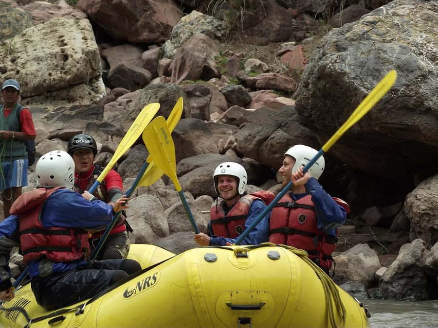 Cusco: River Rafting Adventure Full Day | Adrenaline Tour - Lunch, sauna, and hot showers at the river camp
