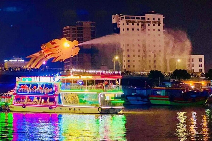 Da Nang: Han River Local Cruise by Night - Choosing the dinner option