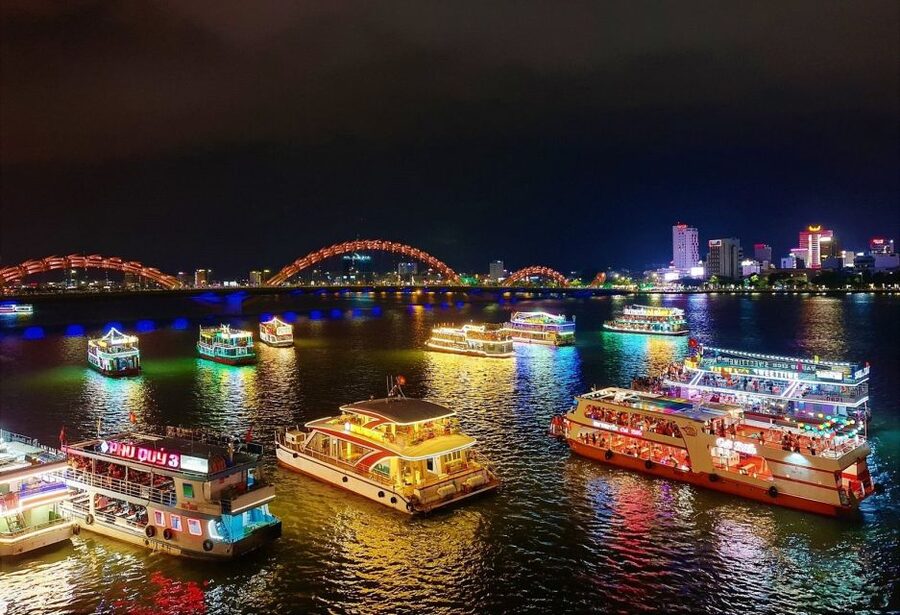 Da Nang: Han River Local Cruise by Night - How to get the best seat and photos