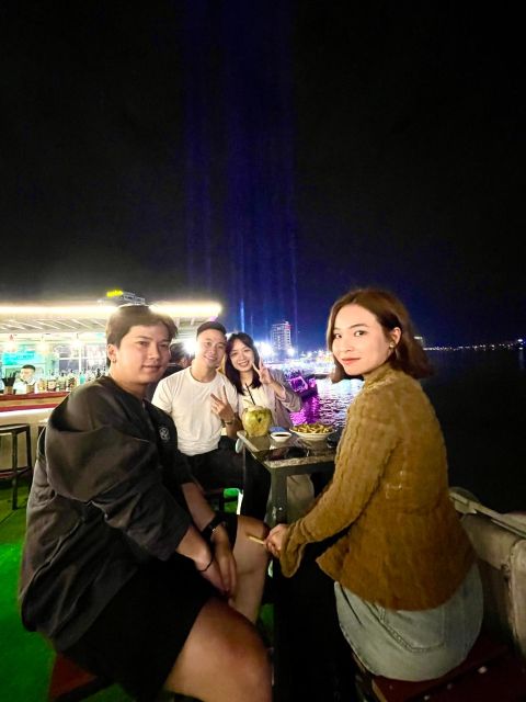Da Nang: Han River Night Boat Trip with Show on Weekends - Food, drinks, and the onboard atmosphere