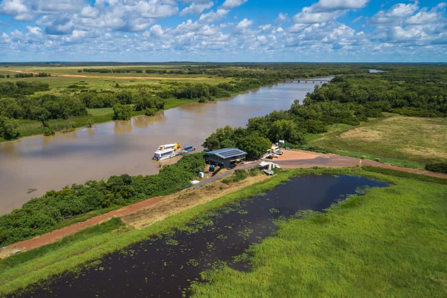 Darwin: Jumping Crocodile River Cruise with Shuttle Bus - Leaving Darwin for the Adelaide River