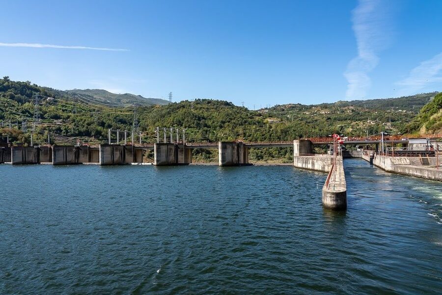 Day Cruise from Porto to Pinhão with Breakfast and Lunch - Leaving Porto from Ribeira