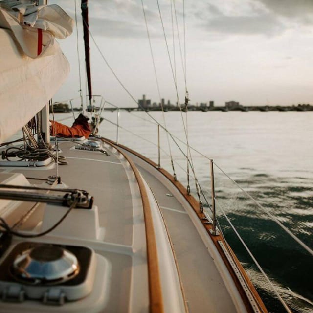 Detroit: Sailing Tour on the Detroit River - Choosing Between Two Hours and Four