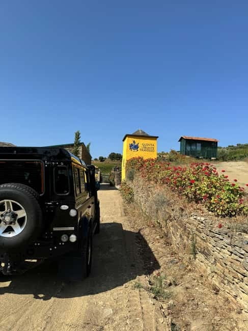Douro offroad experience: visit to a winery and a picnic - A traditional village gives the day its human scale