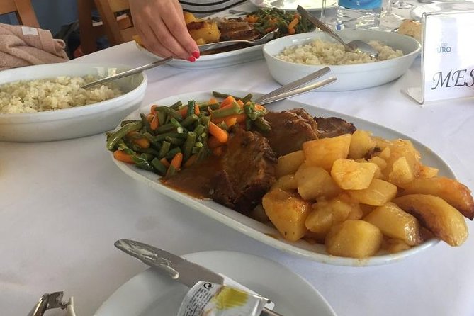 Douro Valley and Régua Panoramic Cruise with Lunch from Porto - Lunch, wine, and the onboard rhythm