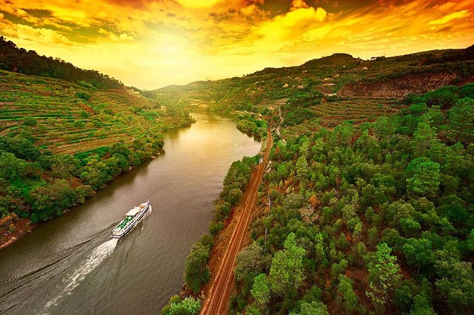 Douro Valley and Régua Panoramic Cruise with Lunch from Porto - The coach ride into the Douro Valley