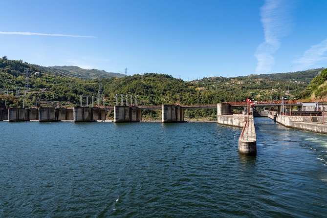 Douro Valley Cruise Porto to Pinhão: Breakfast, Lunch and Tasting - Key points to know before booking