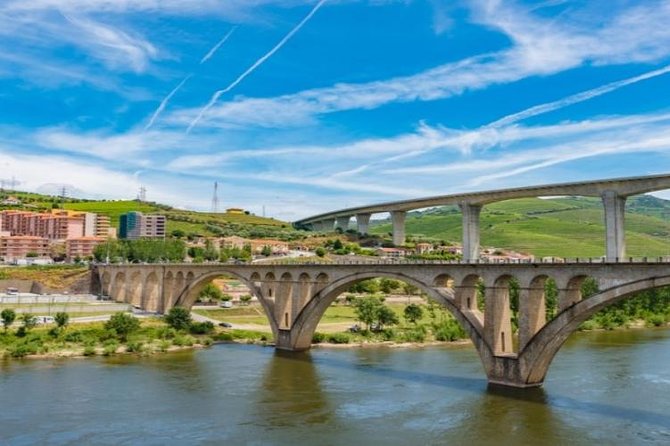 Douro Valley Cruise Porto to Pinhão: Breakfast, Lunch and Tasting - A full day from Porto to the Douro Valley