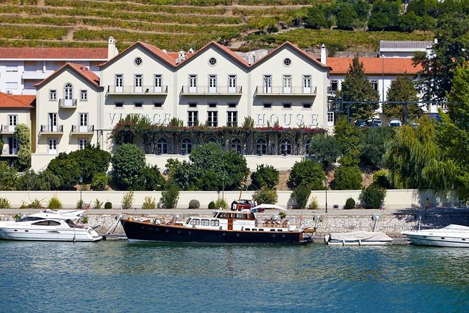 Douro Valley Cruise Porto to Pinhão: Breakfast, Lunch and Tasting - Carrapatelo Dam and the long middle stretch