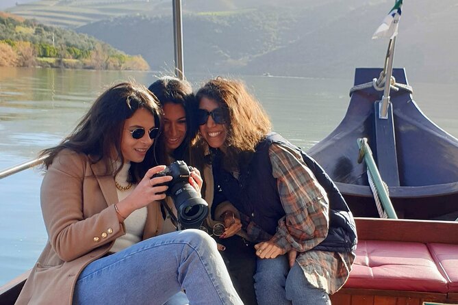 Douro Valley-Expert Guide-Boat-Lunch-Tastings-Offer wine bottle - Who should book this Douro Valley experience