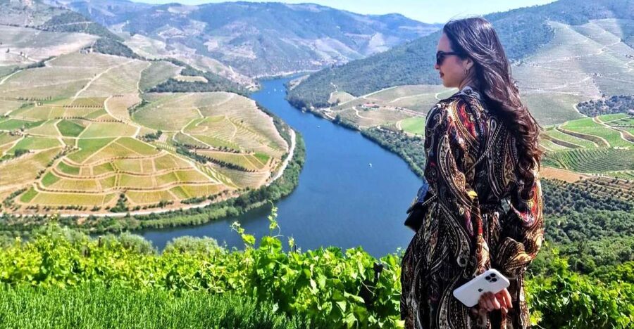 Douro Valley-Expert Guide-Boat-Lunch-Tastings PremiumService - Leaving Porto for the Douro Valley