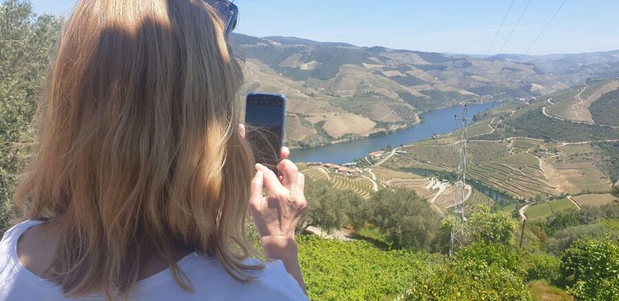 Douro Valley-Expert Guide-Boat-Lunch-Tastings PremiumService - Two wineries, two different lessons