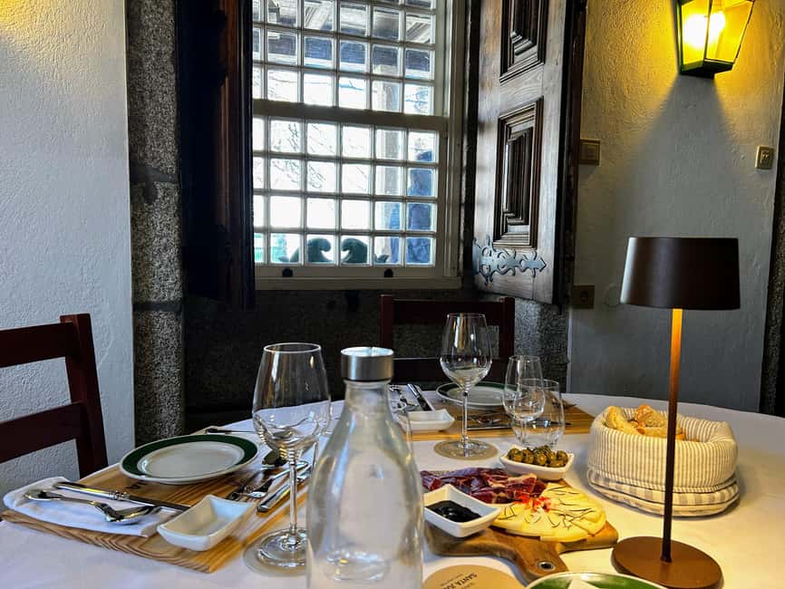 Douro Valley: Quinta Santa Júlia Tour, Wine Tasting & Lunch - Two still wines, Port, and estate olive oil