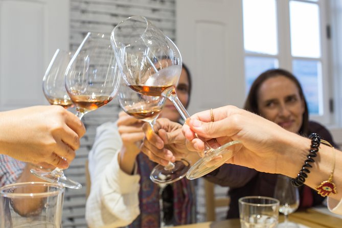 Douro Valley Small-Group Tour with Wine Tasting, Lunch and Boat - What the guides add to the day