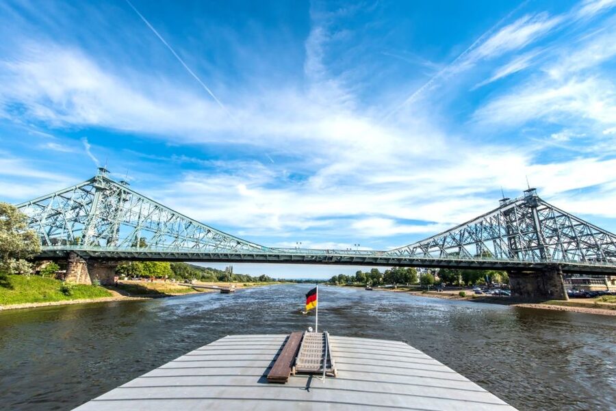 Dresden: Bridges River Tour - Audio commentary: useful, but not always perfectly timed
