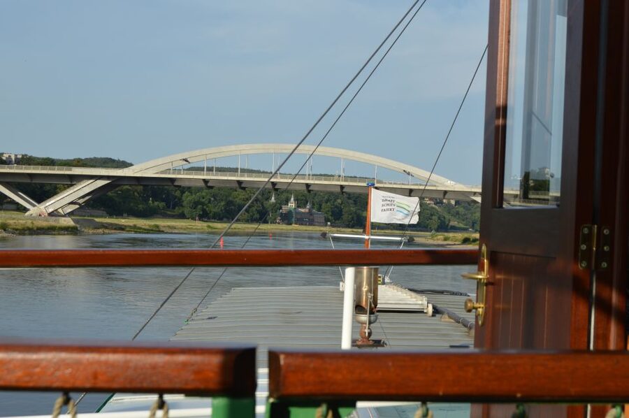 Dresden: Bridges River Tour - Boarding Line 51 at the Dresden piers