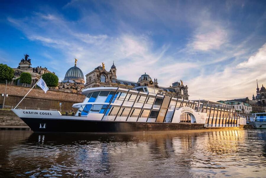 Dresden: Christmas Lunch - festive river cruise - What the three-hour meal service adds