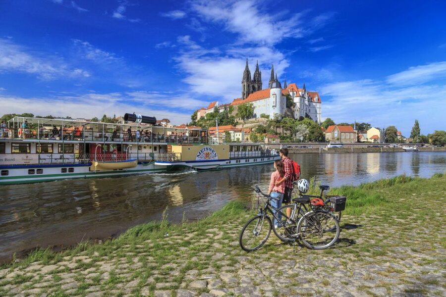 Dresden: Elbe River Cruise to Meissen - Arriving in Meissen by the castle hill