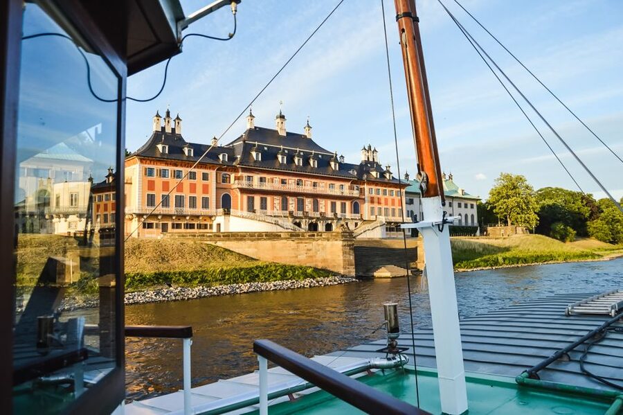 Dresden: Elbe River Cruise to Pillnitz Castle - Food, seating, and comfort on board