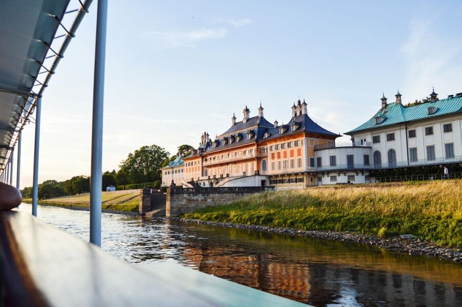 Dresden: Elbe River Cruise to Pillnitz Castle - Boarding beneath Brühlsche Terrasse