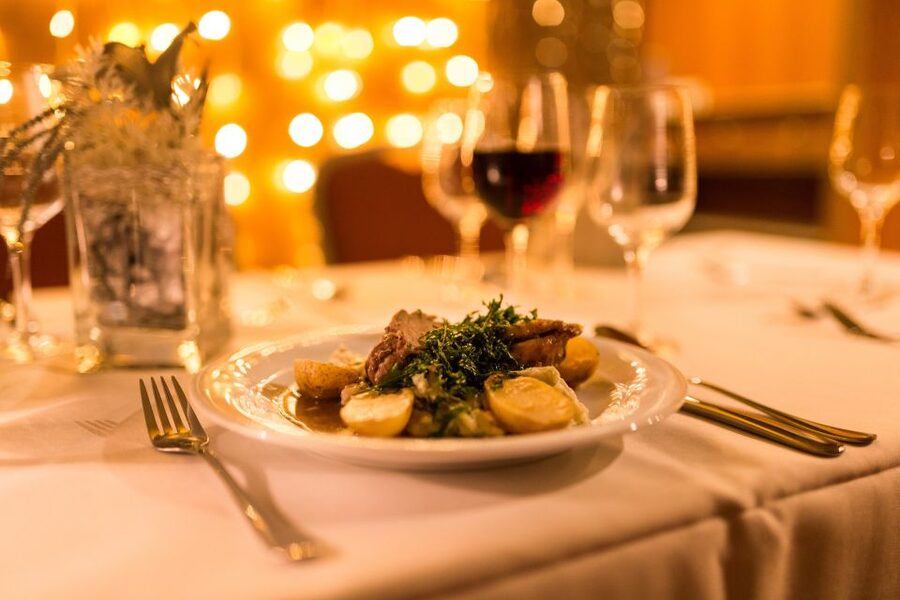 Dresden: Evening River Cruise with Dinner - Weather and seasonal expectations