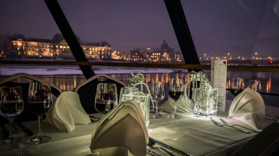 Dresden: Evening River Cruise with Dinner - A three-hour route from the old town to Pillnitz Palace