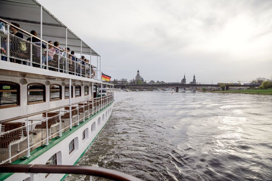 Dresden: River Sightseeing Boat Cruise - Historic paddle steamer or modern boat?