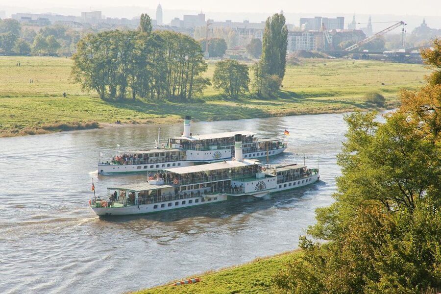 Dresden: Scavenger Hunt to Elbe River & Castles - Körnerplatz and the Blue Miracle Bridge