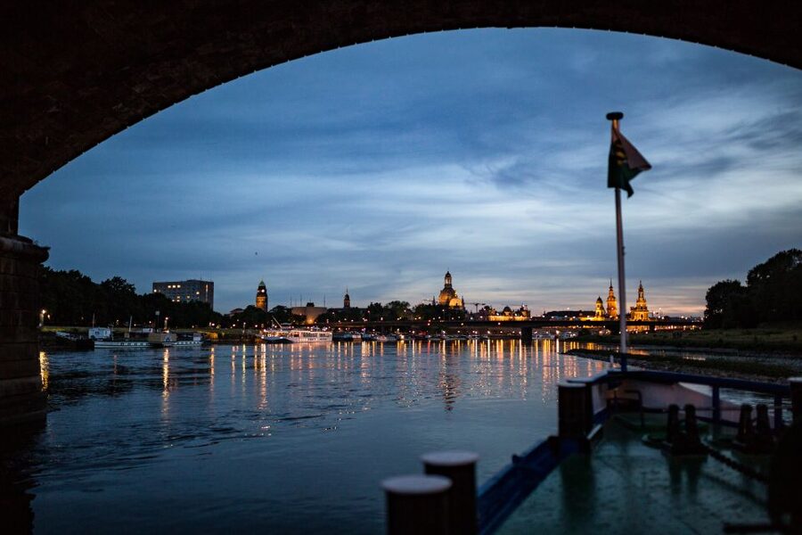 Dresden: Sunset Paddle Steamer Tour on the Elbe River - The Elbe Valley opens beyond the city