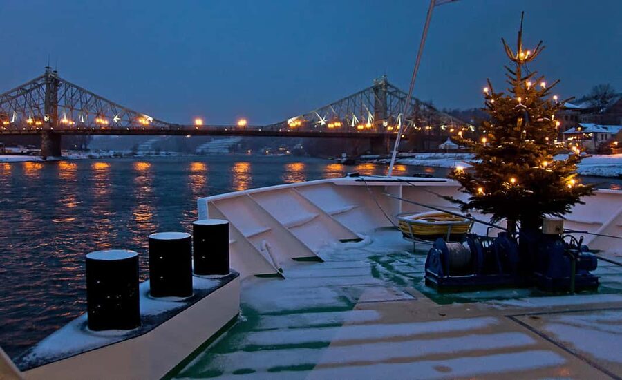 Dresden: Winterlights Evening River Cruise with Dinner - A Christmas evening on Dresden’s Elbe