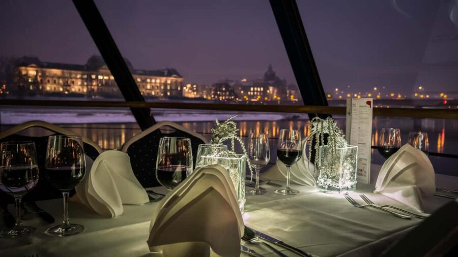 Dresden: Winterlights Evening River Cruise with Dinner - Boarding at Terrassenufer