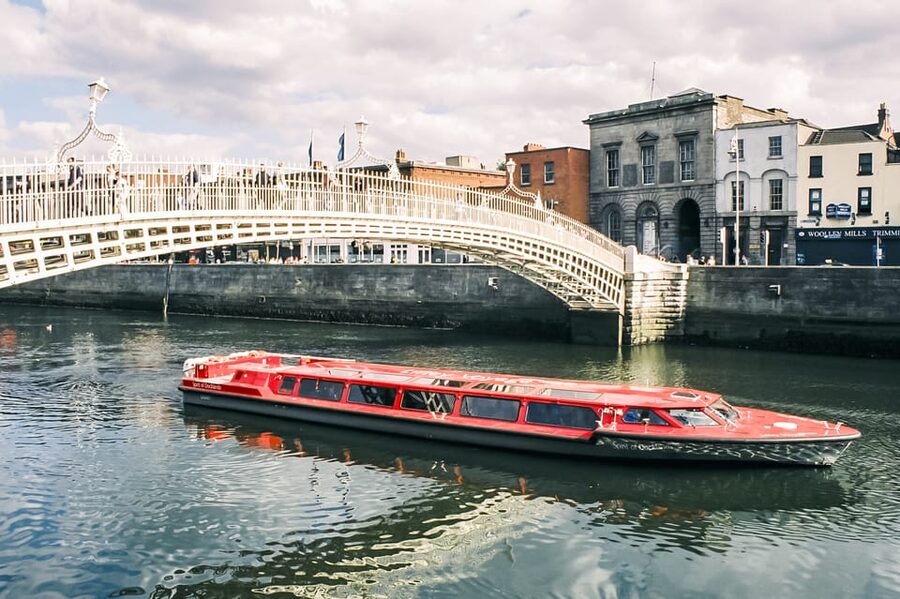 Dublin: River Liffey Sightseeing Cruise - What the Guides Add to the Trip