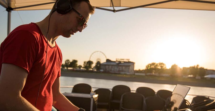 Düsseldorf: 2-Hour Evening Rhine River Cruise with Live DJ - Key points before you book