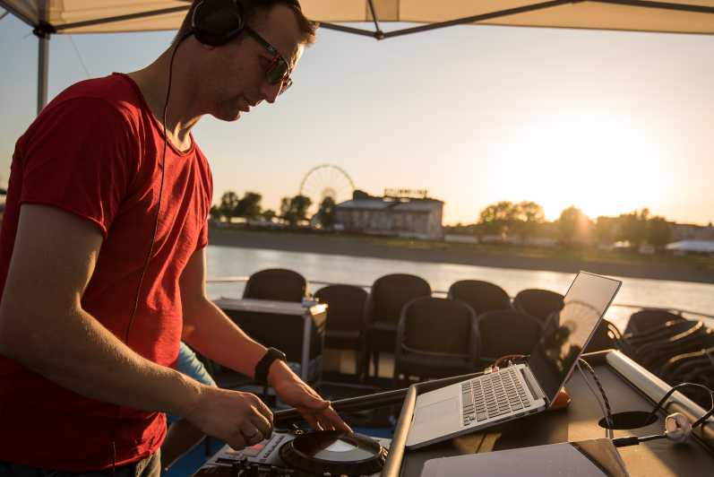 Düsseldorf: 2-Hour Evening Rhine River Cruise with Live DJ - What this Düsseldorf Rhine cruise is really like