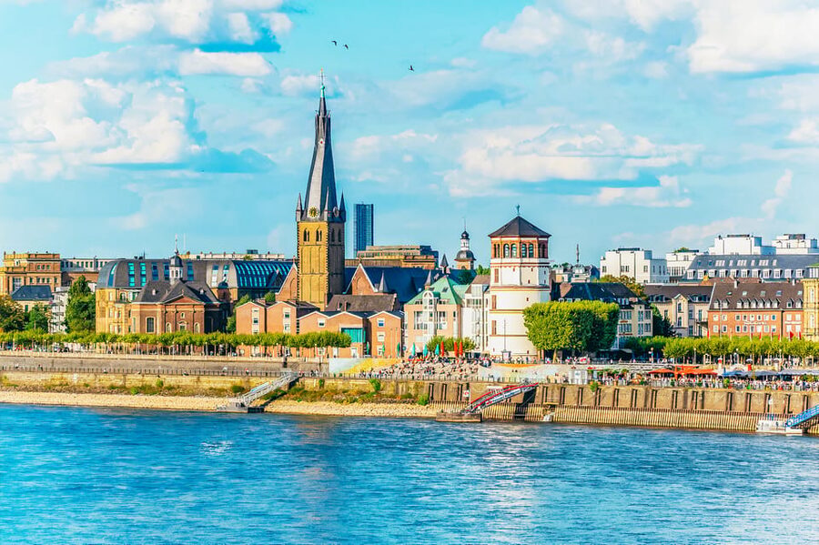 Düsseldorf: City Sightseeing Cruise on the Rhine - The river views, from Old Town to Medienhafen
