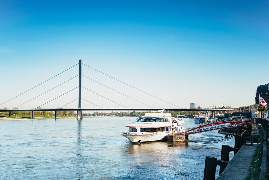 Düsseldorf: City Sightseeing Cruise on the Rhine - Timing, weather, and the best seat strategy