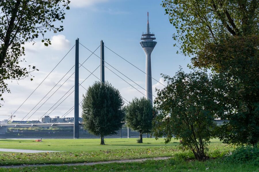 Düsseldorf: Rhine Tower Adult Entry - Reaching the viewing platform