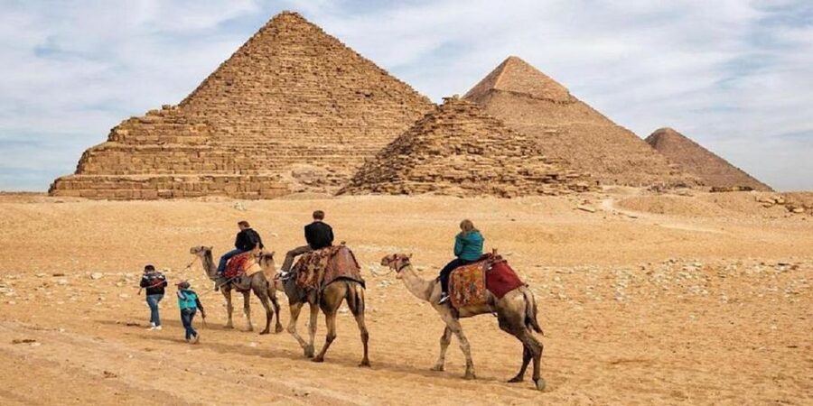 Egypt: Private 5-Day Tour, Nile Cruise, Flights & Balloon - Old Cairo closes the trip with mosques and markets