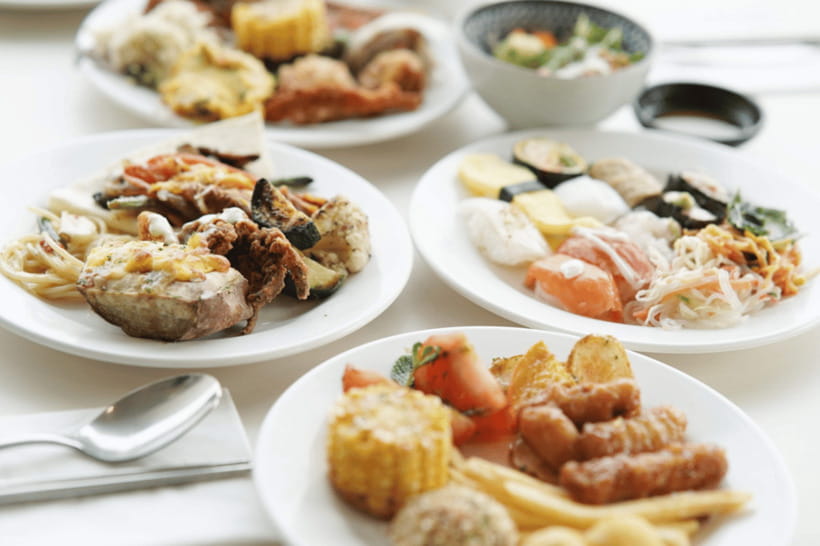 Eland Han River Cruise & Ashley Marine Buffet - Who will enjoy this evening most