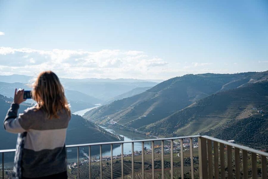 Exclusive Douro Valley: 3 Wineries, 9 Wine Tastings & Lunch - Why this Douro day works well from Porto