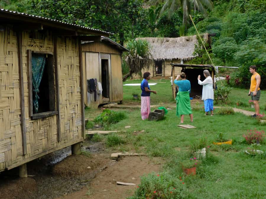 Fiji: River Tubing Adventure with Lunch - How the guides shape the day