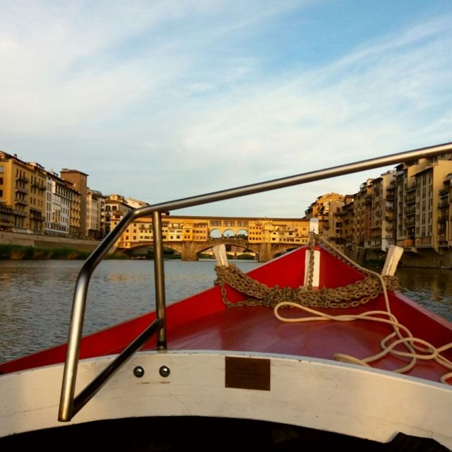 Florence: Authentic Barchetto River Cruise with Wine & Guide - Passing under Ponte Vecchio