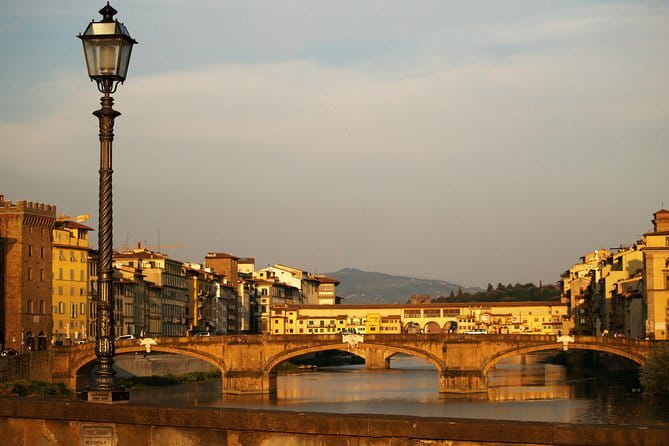 Florence River Cruise on a Traditional Barchetto - Seeing the Uffizi from below