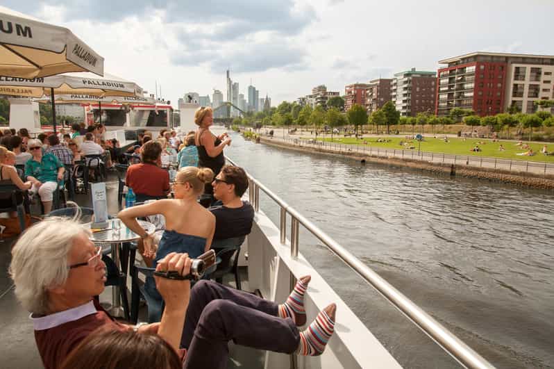 Frankfurt: 1-Hour Panorama Boat Cruise on the river Main - Commentary: useful, but not always perfectly timed